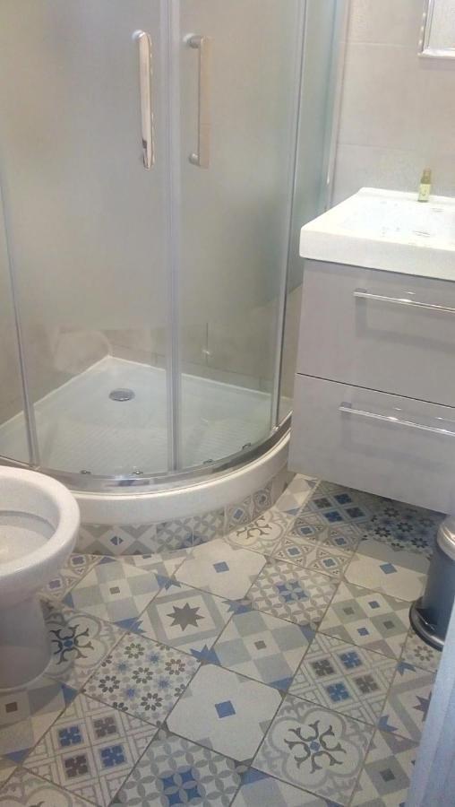 Appartement Le Refuge Avec Terrasse Et Jardin, En Plein Centre-ville, Gare 5 Minutes A Pieds
